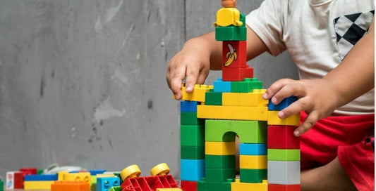 Welches Spielzeug für ein sehr aktives Kind? Eine Frage, die viele Eltern beschäftigt